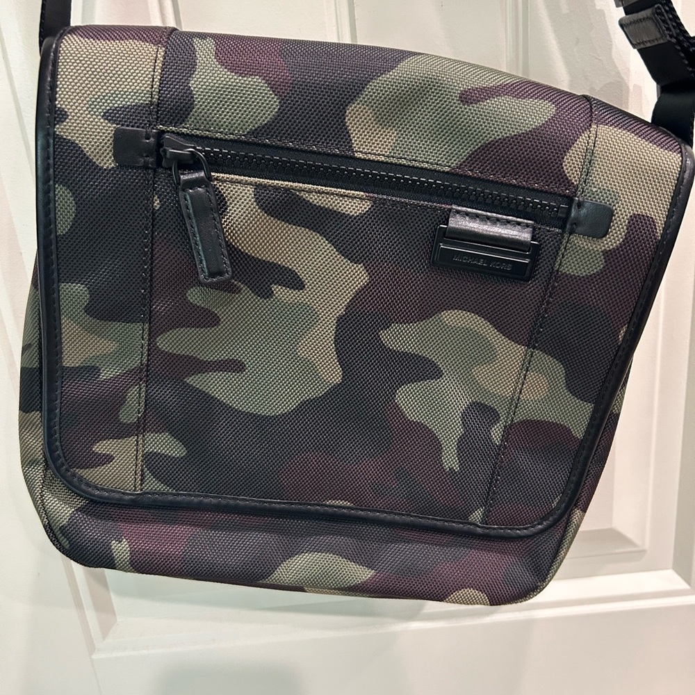 Small Michael Kors Messanger Camo Bag